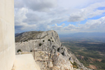 Kirsten K&ouml;tter: Painting Site Specific, Malerei vor Ort, auf der Montaigne Sainte-Victoire beim Croix de Provence, 07.10.2013, Aquarell, 17 &times; 24 cm