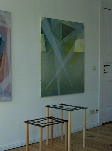 Kirsten K&ouml;tter: o.T. (Laserstrahlen, Palimpsest, &Uuml;bermalung Panzer), 2007 / 2010,<br> 120 &times; 100 cm und 'Tische nach Popowa', 2011, diverse Gr&ouml;&szlig;en, Holz
