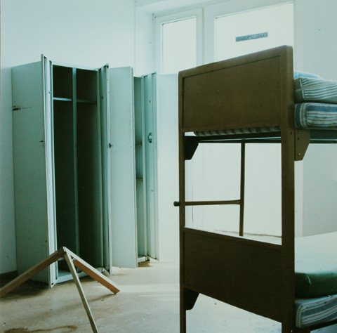 Bedroom / Schlafzimmer, 2002, photography, 25 × 25 cm,
  photo series Jugendherberge Veckerhagen (Kirsten Kötter)